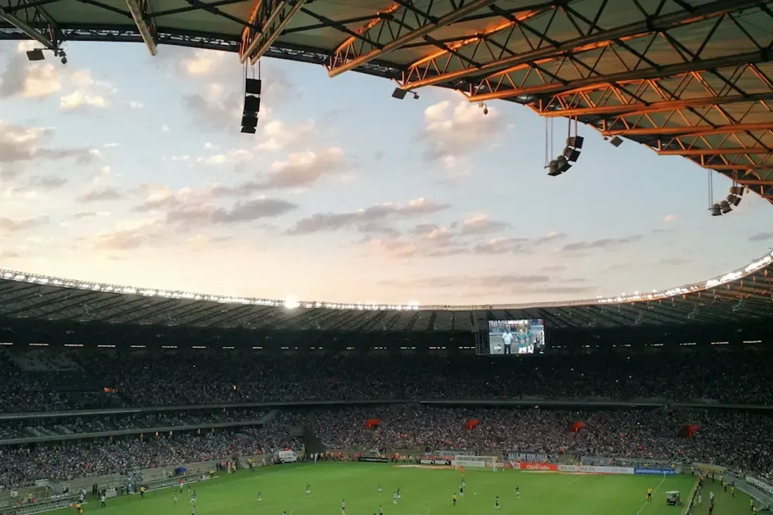 Voetbalstadion vol sfeer